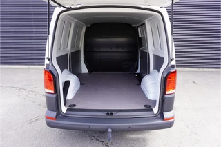Volkswagen Transporter 2024 - 2.0 TDI L1H1 28 110pk Trekhaak Navigatie Apple Carplay Parkeersensoren Achterklep Airco afbeelding 3 miniatuur