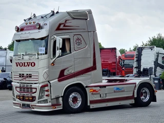 Volvo FH 2017 - 13.500 Globetrotter XL 4x2 - Show truck - Retarder - Custom interior - I parkcool afbeelding 3 miniatuur