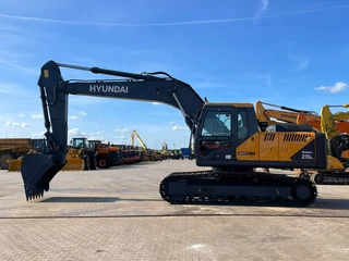 Hyundai R215L 2026 en venta