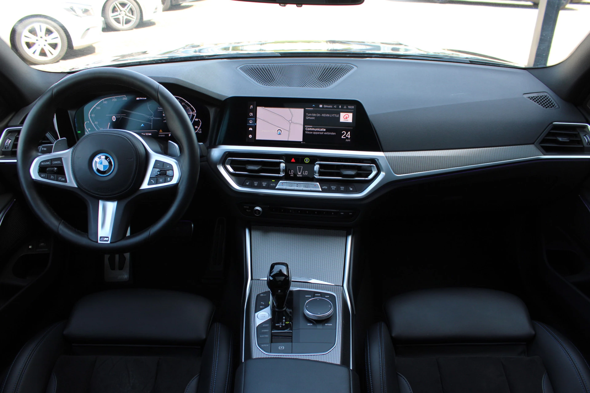 BMW 3 Series 2022 - Touring 330e High Executive M-SPORT PANORAMADAK MEMORY KEY-LESS CAMERA CARPLAY immagine 2