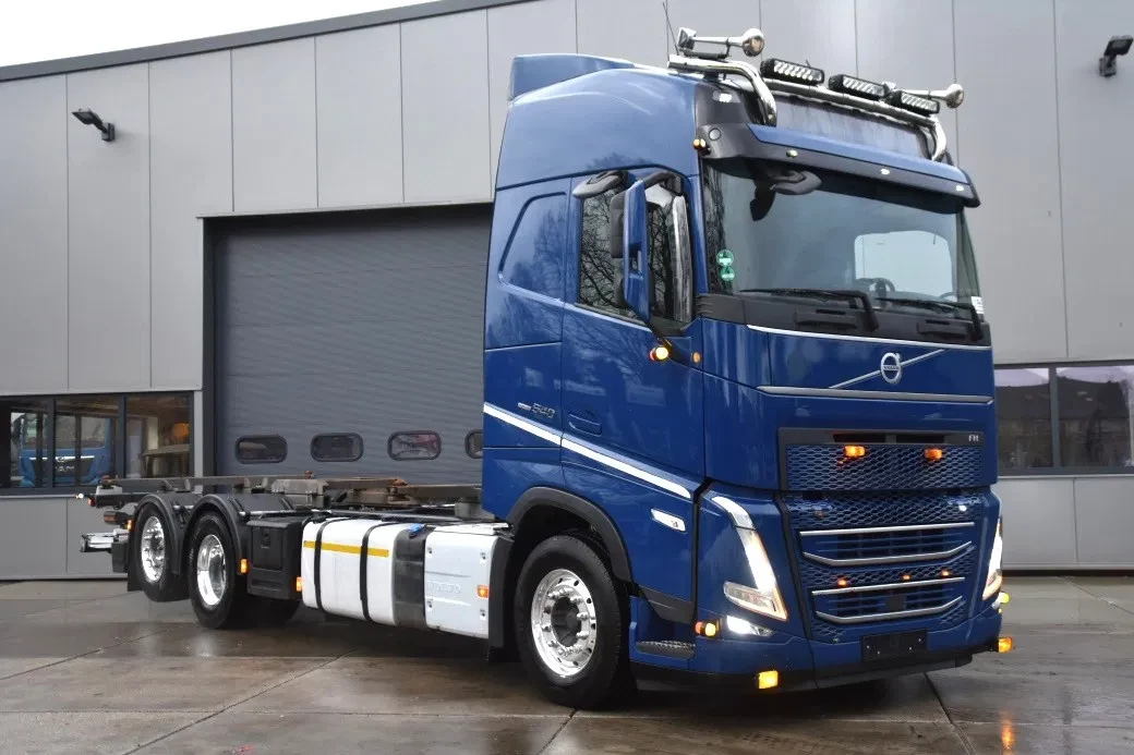 Volvo FH 2022 - 460 Globetrotter 6x2*4 - EURO 6 - 525 TKM - FULL AIR - I PARK COOL - WHEELBASE 490 CM - DHOLLANDIA ELEVATOR - afbeelding 1