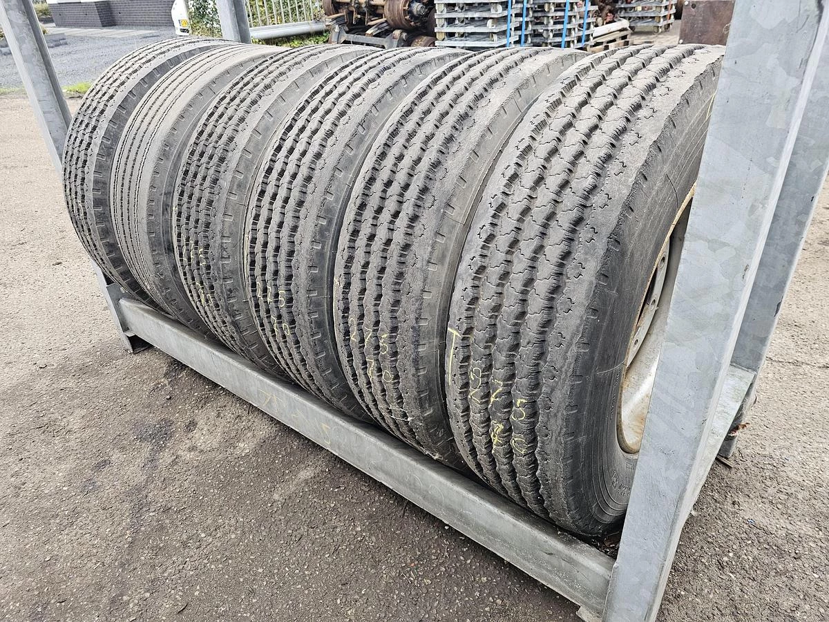MICHELIN 275/70 R 22.5 ON RIM 2004 afbeelding 8