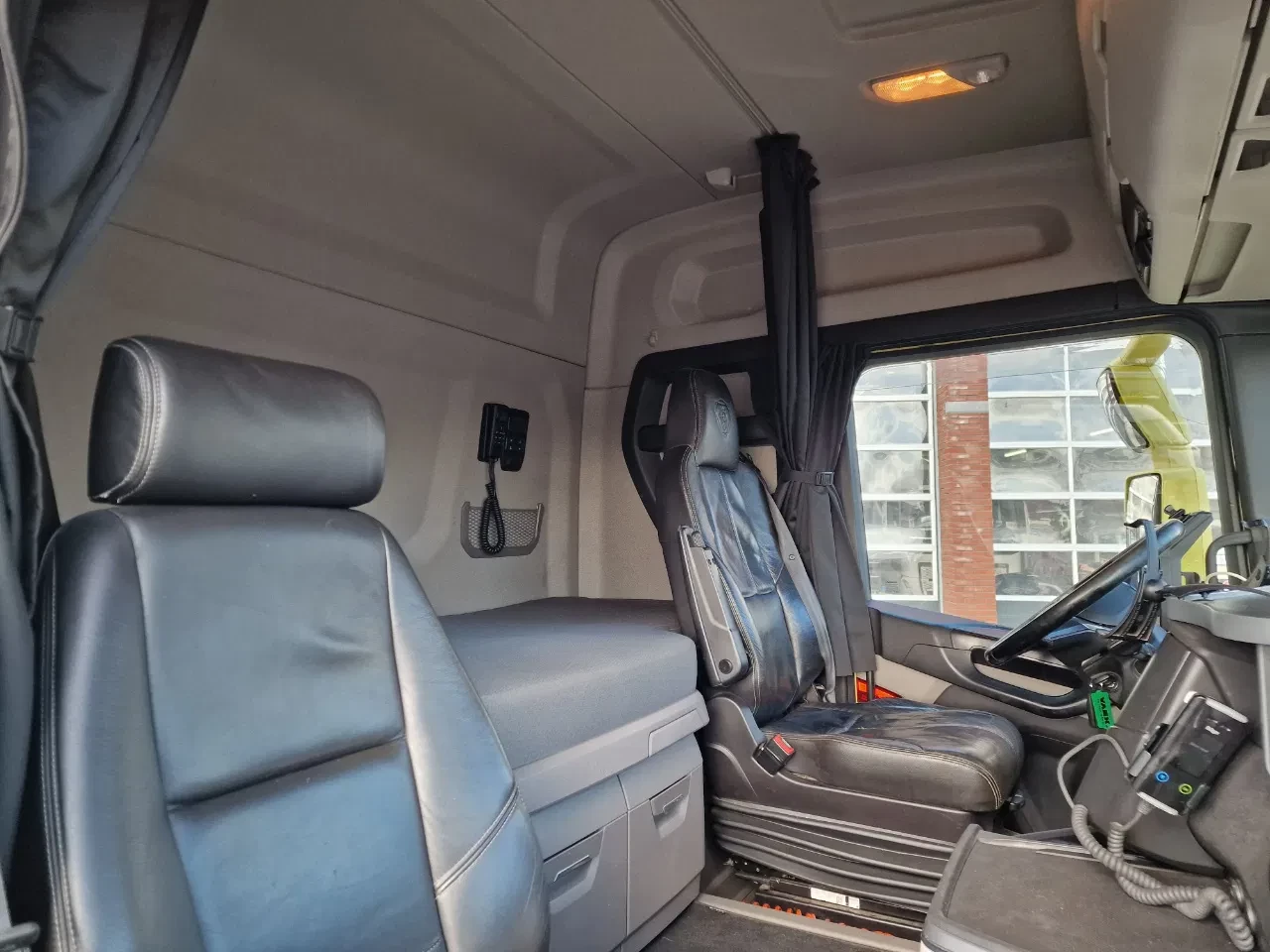 Scania R 2018 - R500 NGS 6x2*4 - HIAB Hooklift 21T - Retarder - Steering axle - Full air - Leather - Led imagen 26