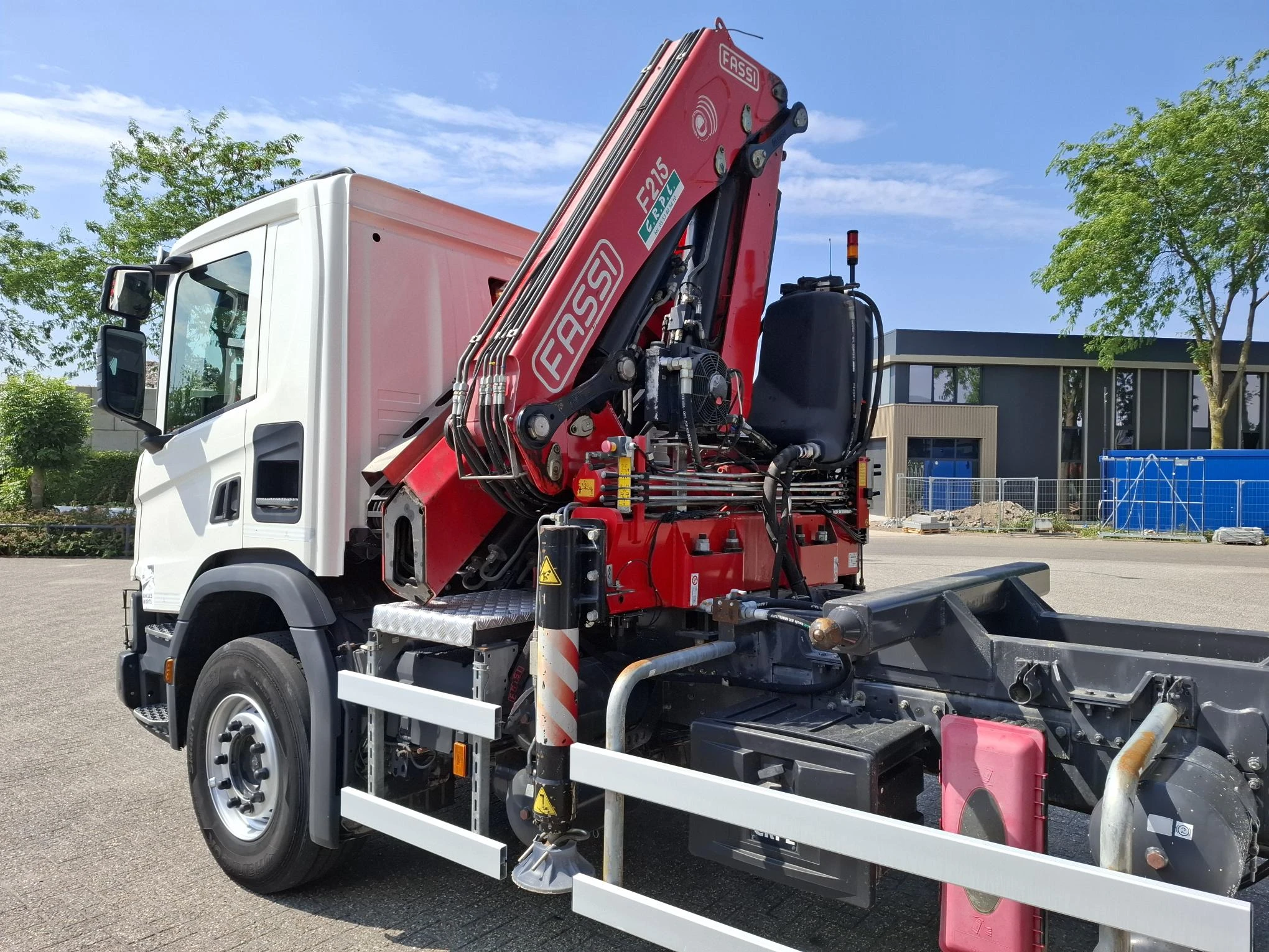 Scania P - NGS XT P410 / 6X4 / RETARDER / ONLY:192584 KM / BIG AXLE / FASSI F215A / REMOTE / ROTATOR / 2SIDE TIPPER / FULL-STEEL / DRUM BRAKES / TUV:01-03-2027 / EURO-6 / 2018 afbeelding 22
