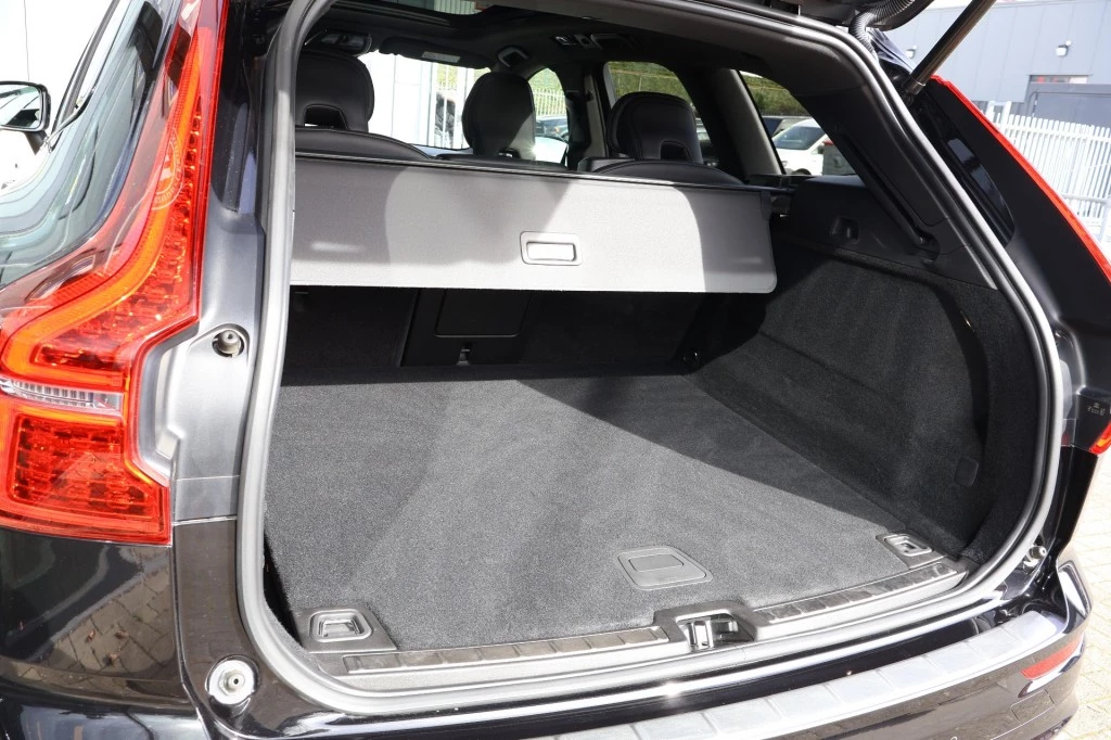 Volvo XC60 2022 - 2.0 B4 Aut. R-DESIGN / Panorama dak / Volleder imagen 25