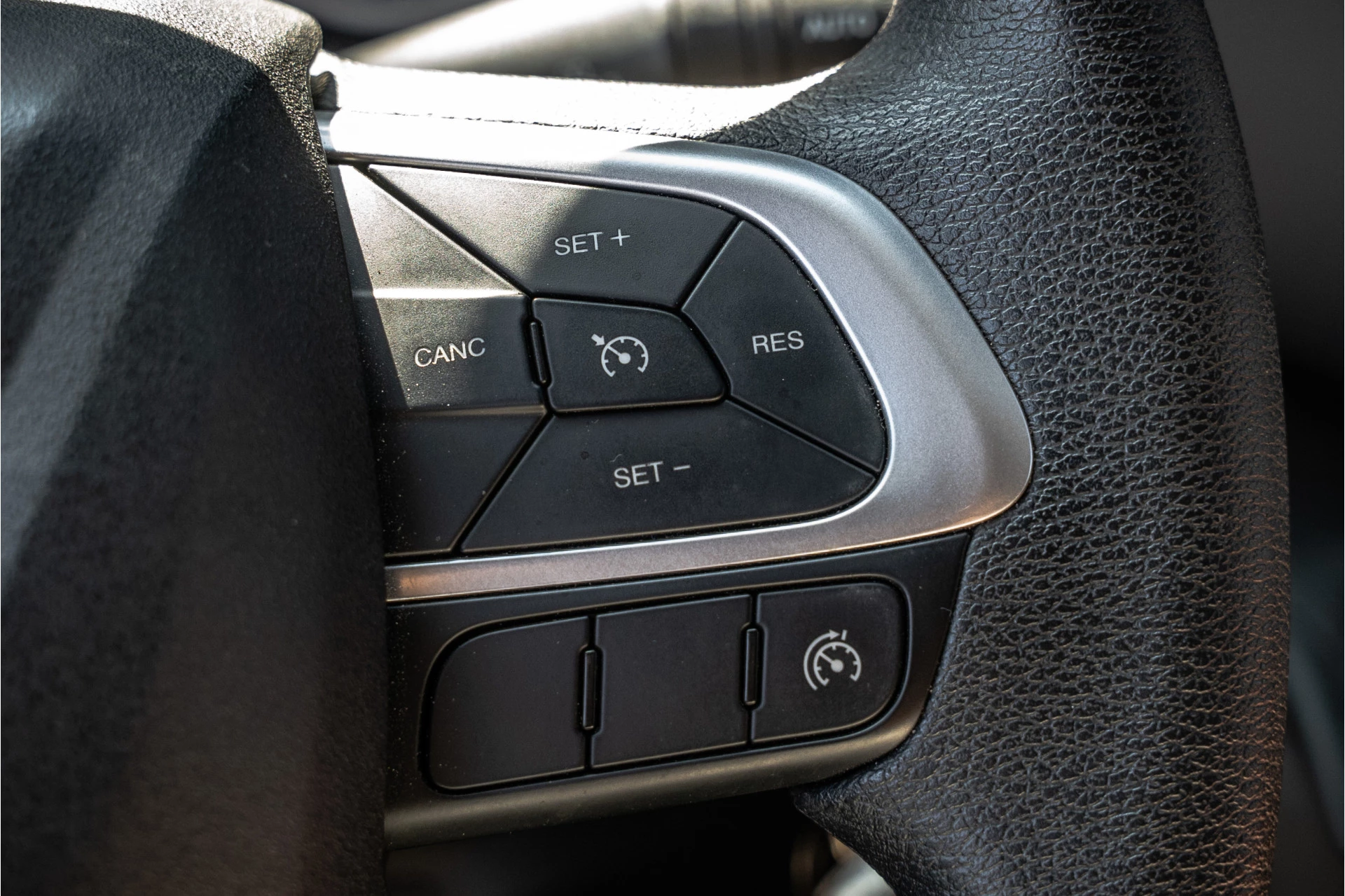 Iveco Daily 2020 - 35C18 | 3.0L | 180 PK | Bakwagen met laadklep | Zijdeur | Automaat | N1 | Cruise | Airco immagine 16