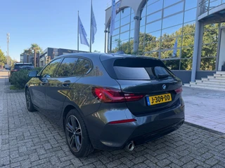 BMW 1 Serie 2020 - 118i Executive Edition aut 158000 km N.A.P afbeelding 3 miniatuur
