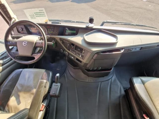 Volvo FH 2020 - 13.500 Globetrotter XL 4x2 - Low deck - I Save - I parkcool - Full air - Chassis cover obrazek 24