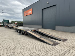 Broshuis N/A 2017 - 3ABSD Lowloader 3-axle / GVW: 59.000kg / Neck: 23.000kg / hydraulic steering + ramps + loading table / 4.60m extendable / winch / liftaxle image 5
