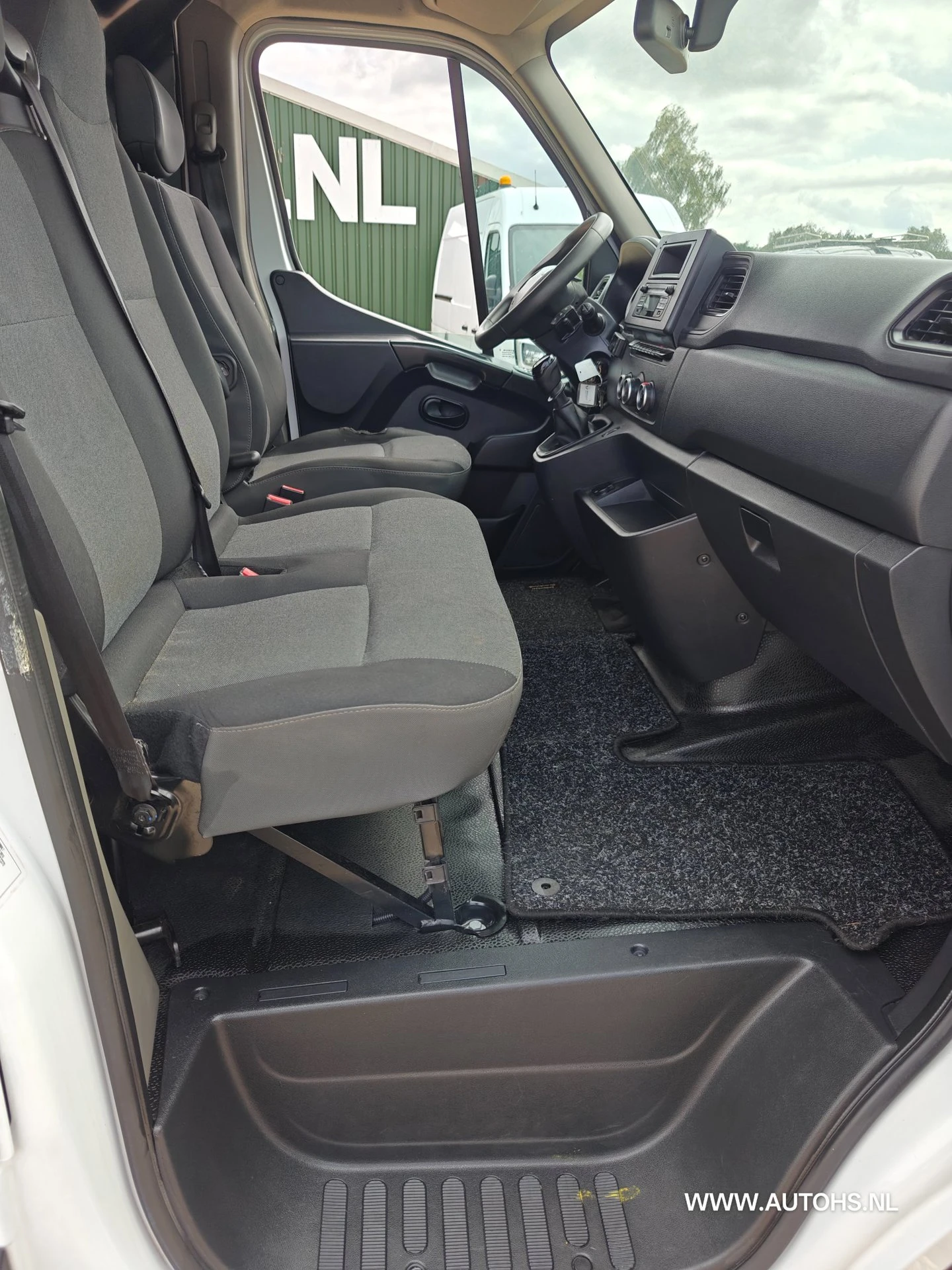 Renault Master 2020 - T35 2.3 dCi 135 L2H2 + werkplaats inrichting , Euro 6 , 1e Eig , 140 PK , Apk 4-2027 , Camera , leuke bus. image 21