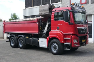 MAN TGS 2014 - 26.480 | 6X6 | 2 Side Tipper + Hydraulic dust cover | PALFINGER Q170Z84TI + Easy fold | 665130Km | 2014 | Full Steel | Drum brakes | Trailer coupling | TUV/MOT/APK 08-2026 | NL-Truck afbeelding 1 miniatuur