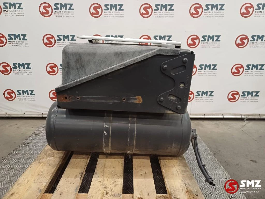 Mercedes-Benz 2016 - Occ set luchtketels 40L 14Bar + batterijbak Merced image 4