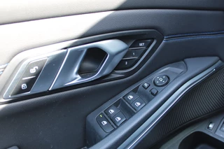 BMW 3 Series 2022 - Touring 330e High Executive M-SPORT PANORAMADAK MEMORY KEY-LESS CAMERA CARPLAY obrazek 30