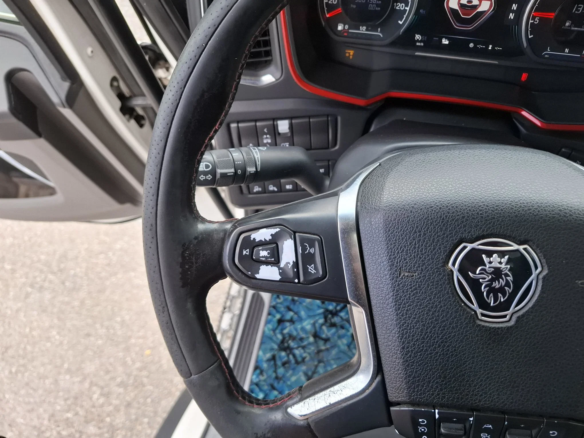 Scania R 2020 - NGS R520 V8 / !!ONLY:500738 KM!! / BOOGIE / RETARDER / HYDRAULICS / LEATHER / NAVI / FRIDGE / LWDS / AUTOMATIC / EURO-6 / 2020 afbeelding 15