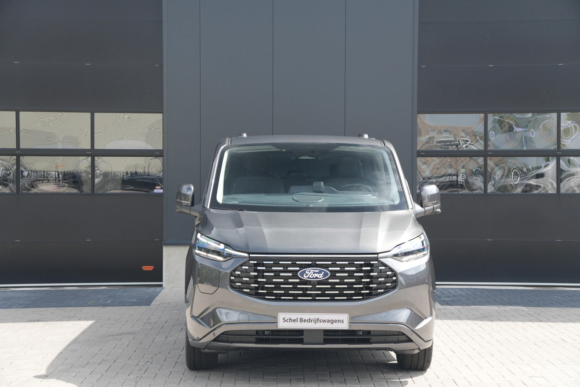 Ford Tourneo Custom 2026 - 340 2.5 PHEV L2H1 Titanium X 232pk | ACC | Pano | B&O | Elek. schuifdeuren | 360 camera | Elek-Trekhaak | Prijs excl. BTW | Rijklaar afbeelding 2