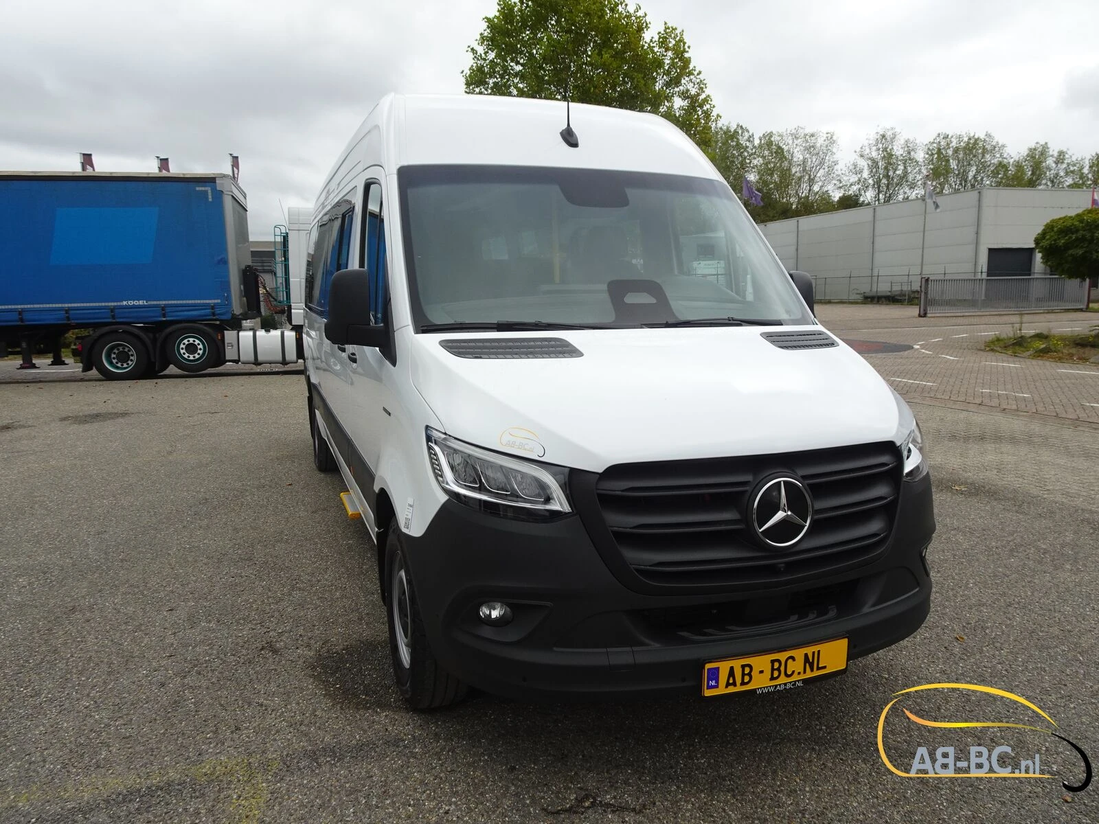 Mercedes-Benz eSprinter - 17 Seats Electric Range: 465 km Bild 2