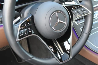 Mercedes-Benz E-Class 2021 - 300e Luxury Line LEDER MEMORY PANORAMADAK BURMESTER DISTRONIC 360-CAMERA HEAD-UP KEY-LESS GO obrazek 21