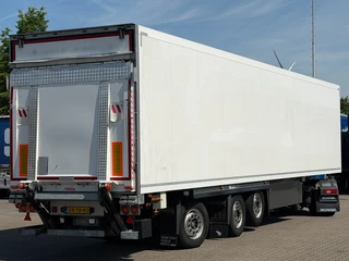 Schmitz Cargobull N/A 2018 - Iso Kasten Trailer / Laadklep / Stuur-As / Lift-As *Apk* for sale