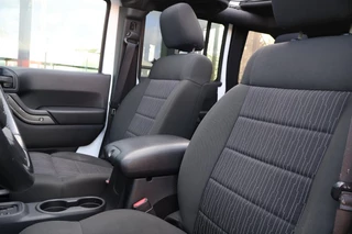 Jeep Wrangler 2010 - 3.8i V6 Aut. Sahara 4 drs JK 4x4 / LED / SOFTTOP zdjecie 18