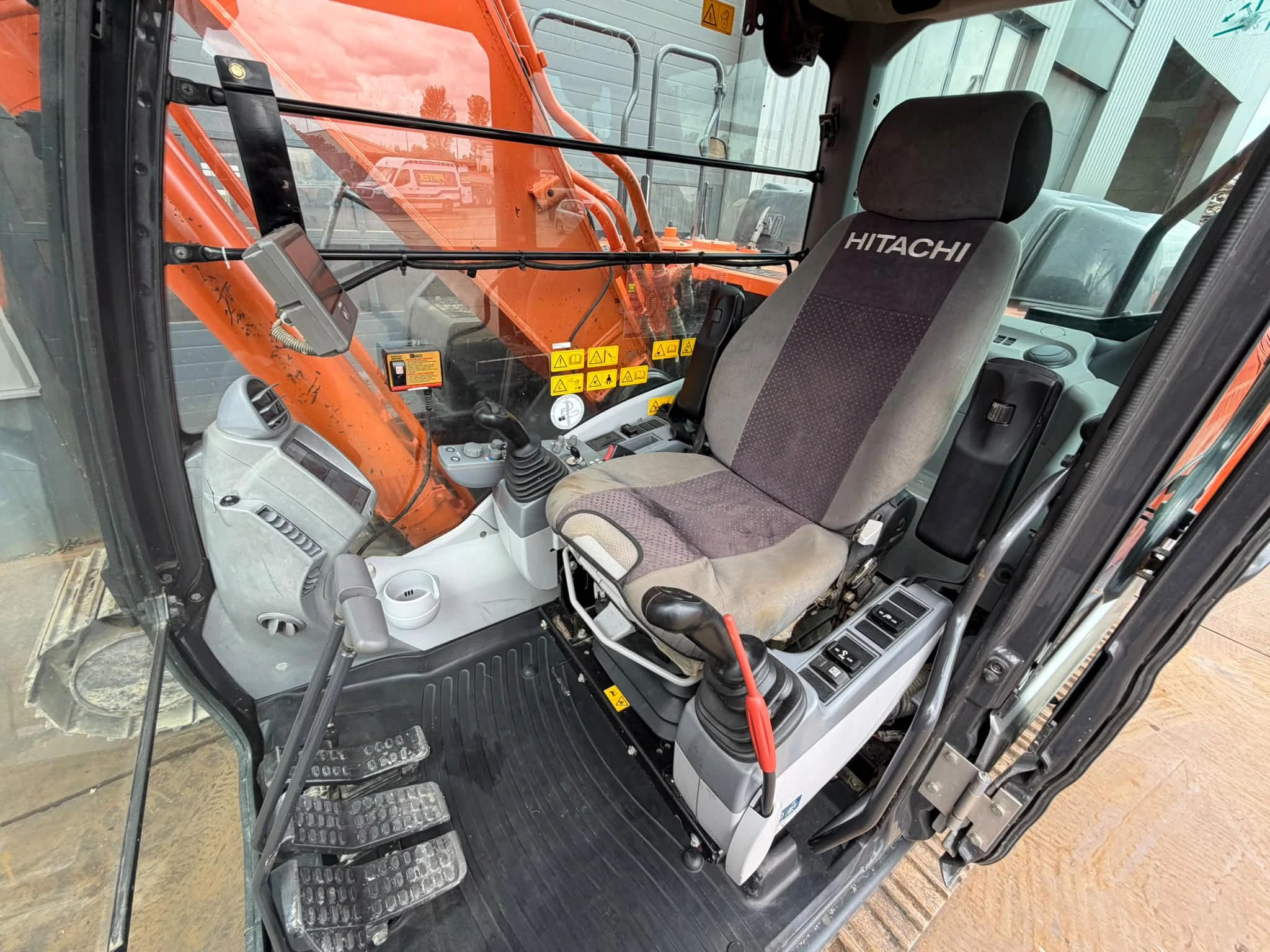 Hitachi ZX210LC-6 New Bucket 2018 imagen 21