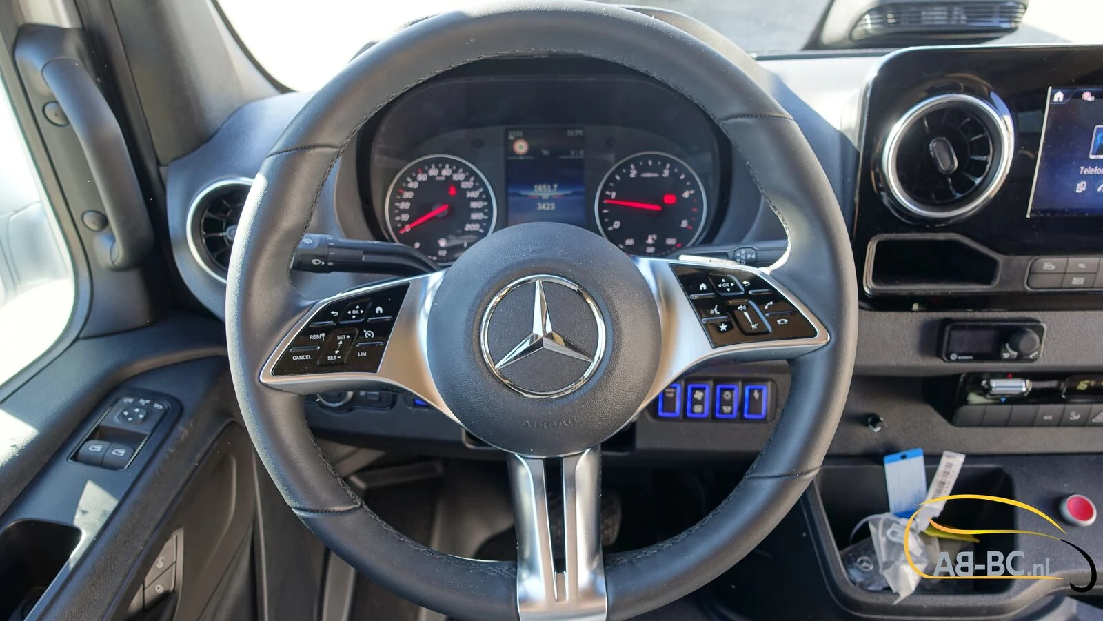 Mercedes-Benz Sprinter 2026 - NEW 519 CDI 24 Seats EURO 6 obrázek 38