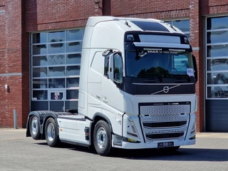 Volvo FH 2023 - 13.500 Globetrotter XL 6x2 - Retarder - Full air - Leather - Camera te koop