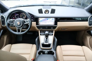 Porsche Cayenne 2023 - Coupe 3.0 E-HYBRID PLATINUM EDITION / COUPE / 22 inch afbeelding 2 miniatuur