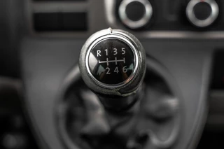 Volkswagen Transporter 2013 - 2.0 TDI L2H1 | 140 PK | 5-Zits | Cruise | Airco | Trekhaak afbeelding 23