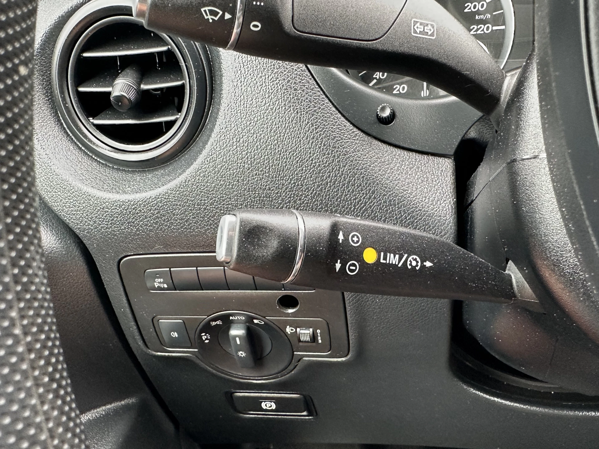 Mercedes-Benz Vito 2019 - 114 CDI 136 PK E6 AUTOMAAT / L2H1 / 1e EIG. / TREKHAAK / CAMERA / 2x SCHUIFDEUR / CRUISE / AIRCO Bild 18