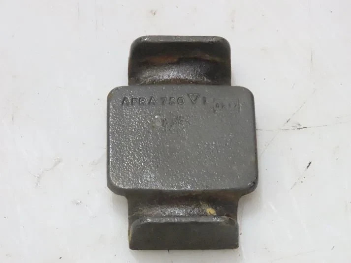 DAF - Body & Chassis Parts Veerstrop vulblok DAF LF afbeelding 1