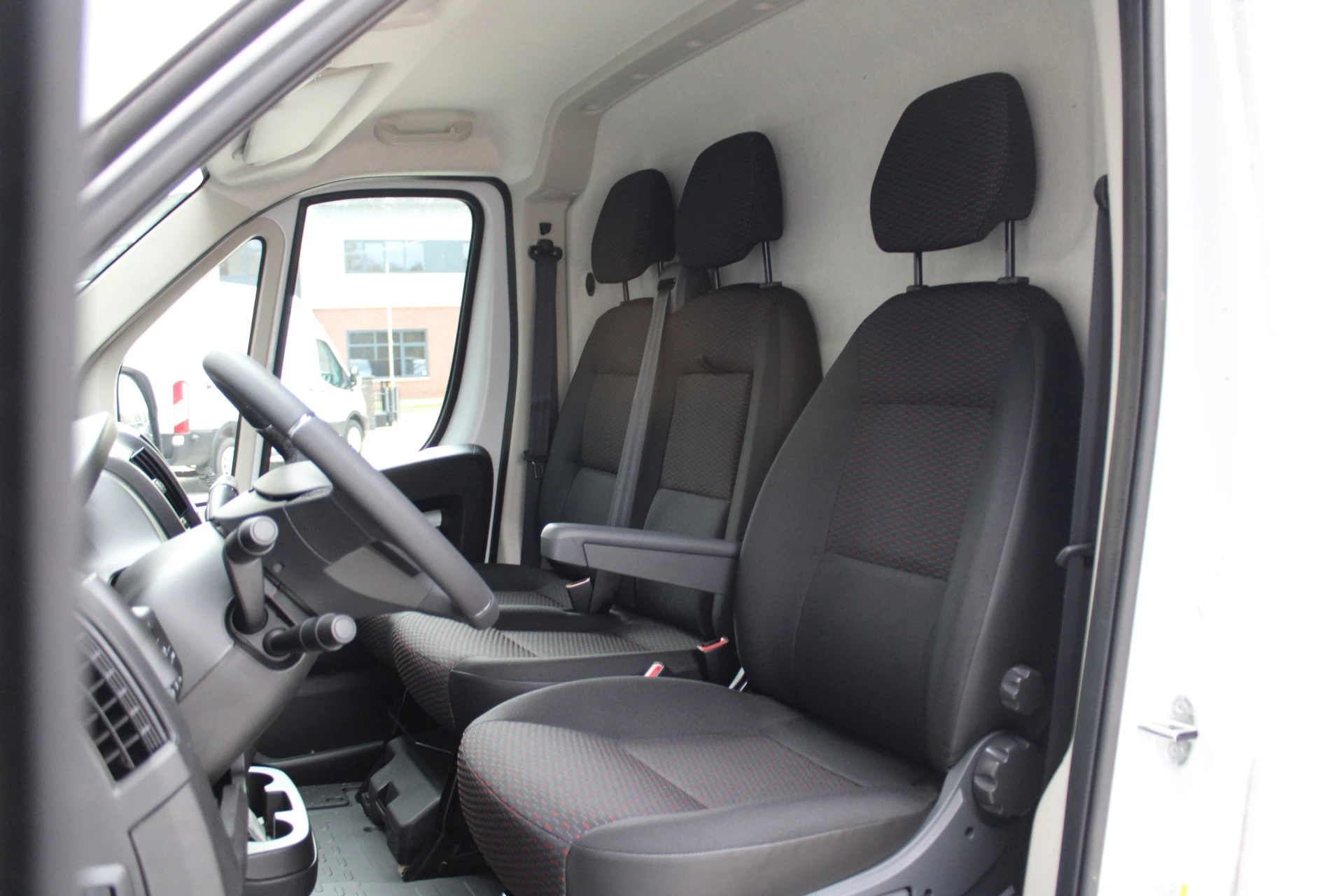 Opel Movano 2024 - 33 2.2 CDTI 140pk L2H2 - Airco - Camera - Cruise - Blind Spot - 270 deuren - Rijklaar zdjęcie 16