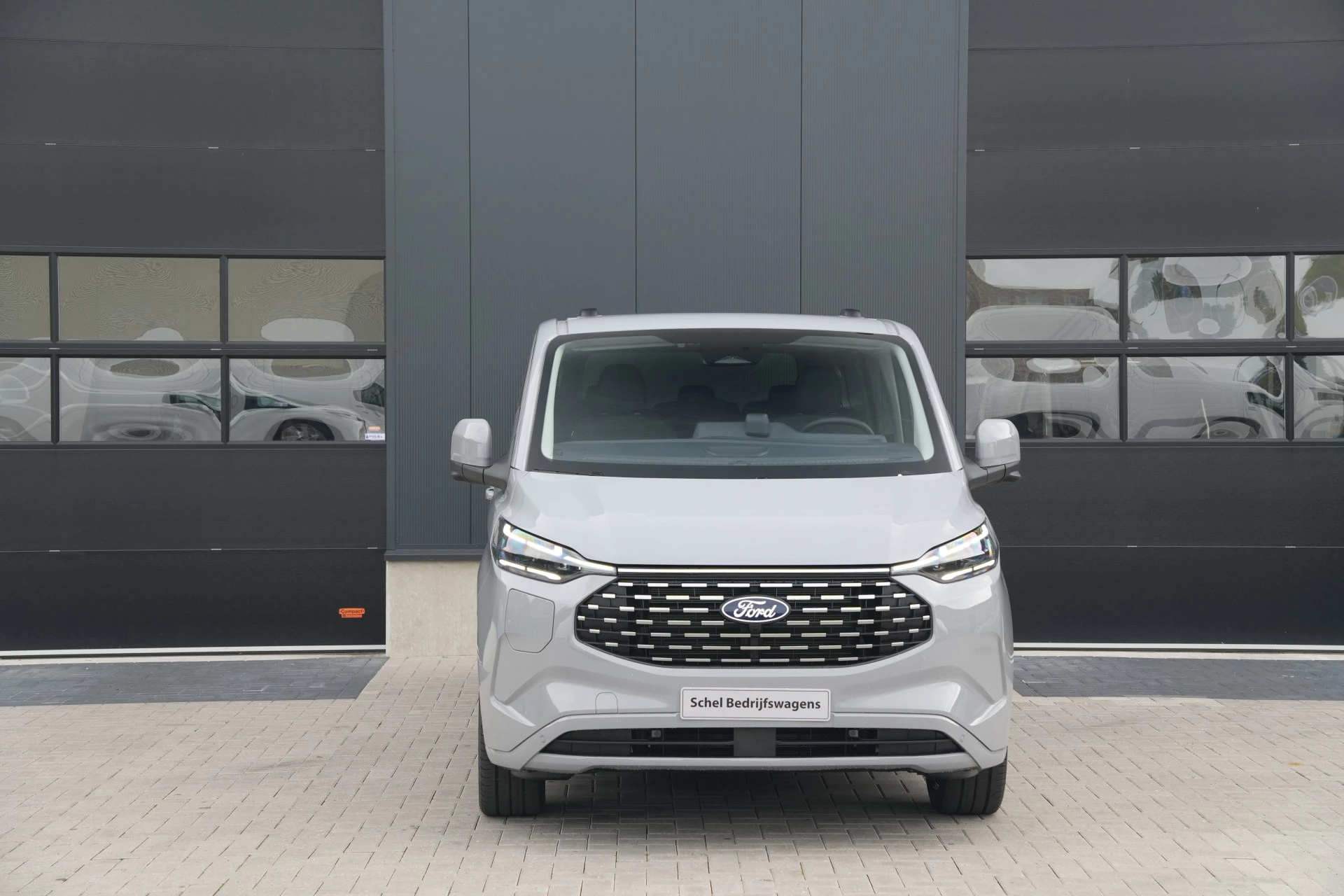 Ford Tourneo Custom 2026 - 340 2.5 PHEV L2H1 Titanium X 232pk | ACC | Pano | B&O | Elek. schuifdeuren | 360 camera | Elek-Trekhaak | Prijs excl. BTW | Rijklaar image 2