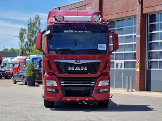 MAN TGX 2018 - 35.500 8x4*4 - Hyva Hooklift - Custom interior - Steering axle rear - Euro 6 image 4