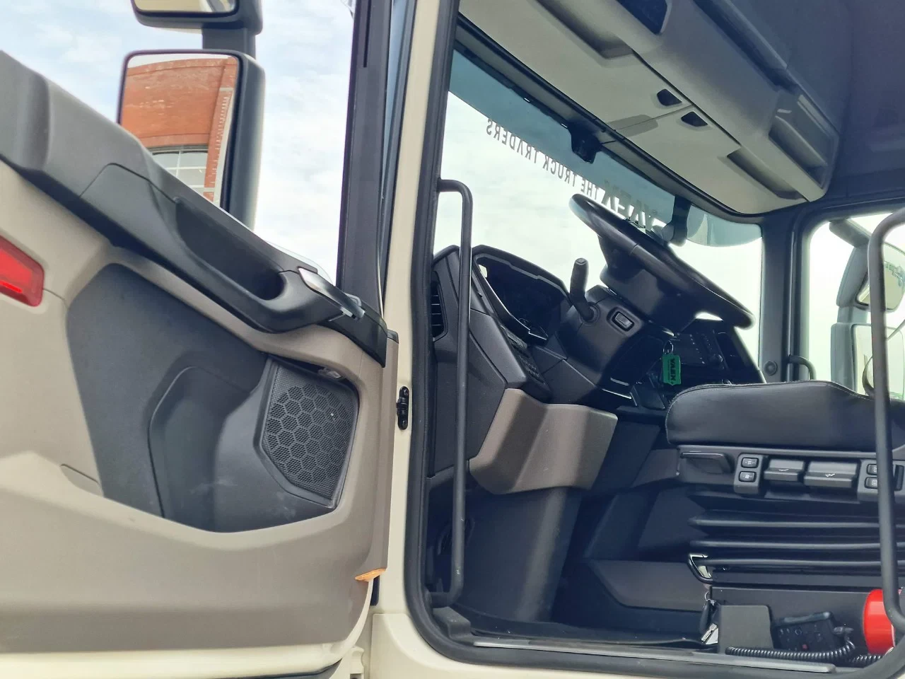 Scania R 2023 - R590 V8 NGS Highline 6x2 - BDF - 4.75 WB - Retarder - Full air - Leather - Low KM image 9
