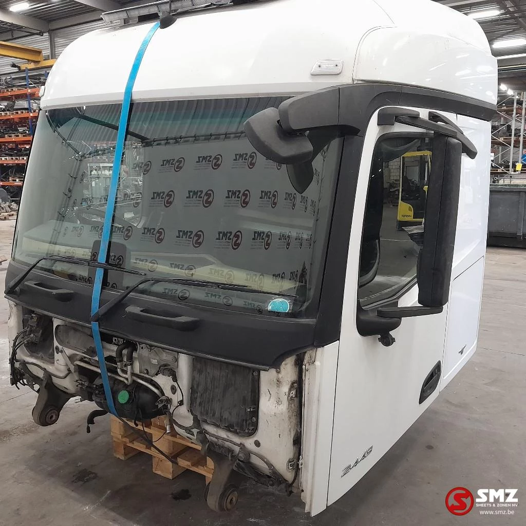 Mercedes-Benz 2016 - Occ cabine RHD Mercedes afbeelding 1