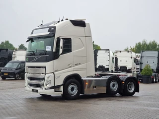 Volvo FH 2022 - 13.460 Globetrotter XL 6x2 - Full spoiler - Facelift - Chassis cover afbeelding 3 miniatuur