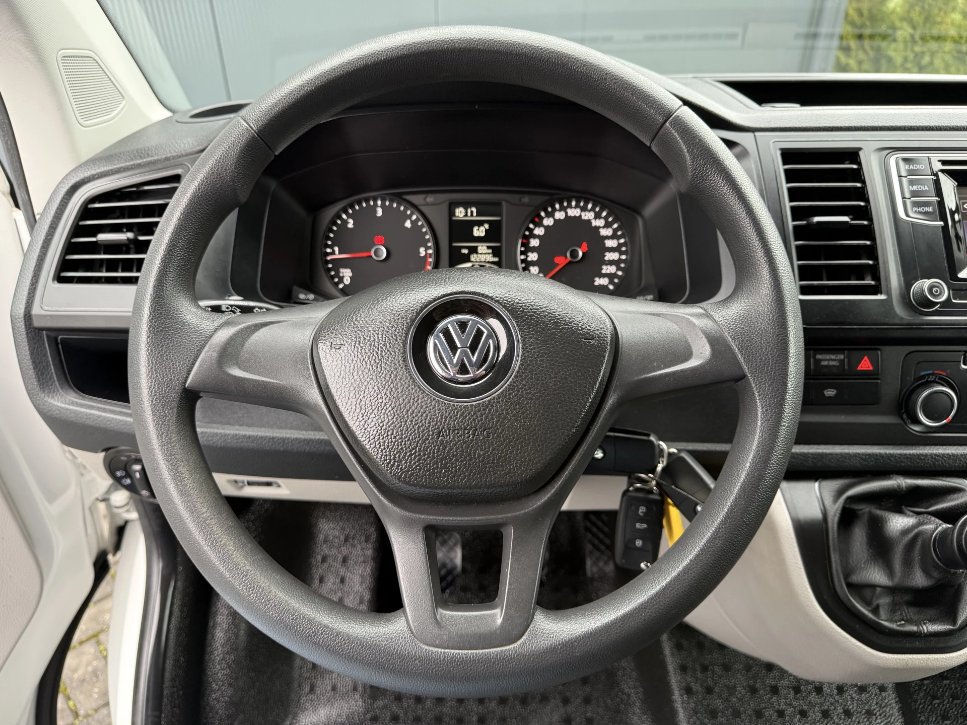 Volkswagen Transporter 2019 - 2.0 TDI 102 PK / L1H1 / 1e EIG. / ACHTERKLEP / AIRCO / CRUISE / CAMERA / VERWARMDE VOORRUIT obrázek 10
