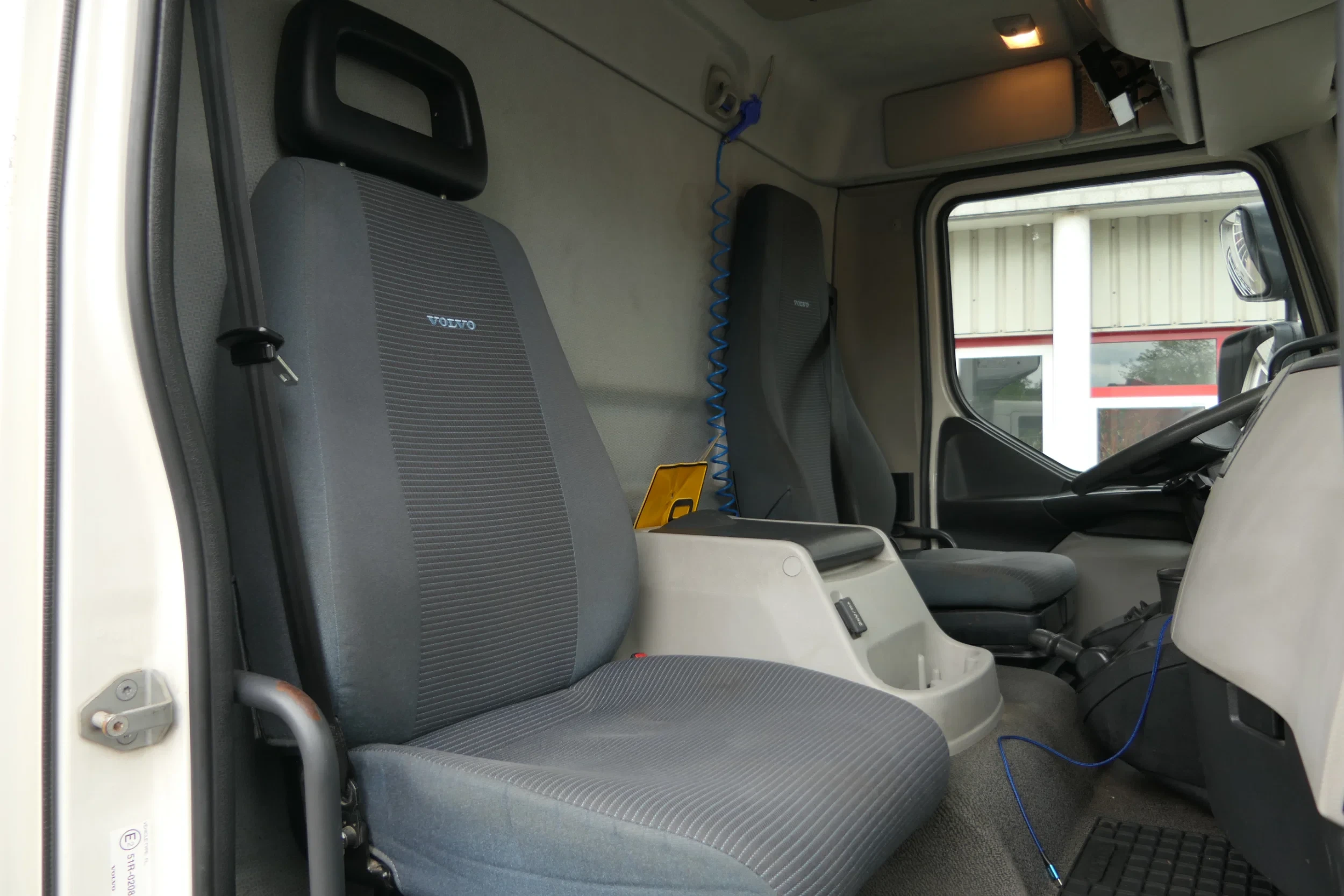 Volvo 240 2013 - FL | Carrier SUPRA 950Mt / Bi-temp | 3 Compartments | 465932Km | 2013 | 12Ton | 6 Cylinder | Dhollandia 1500Kg | TUV/MOT/APK 08-2026 | Luxembourg Truck afbeelding 46