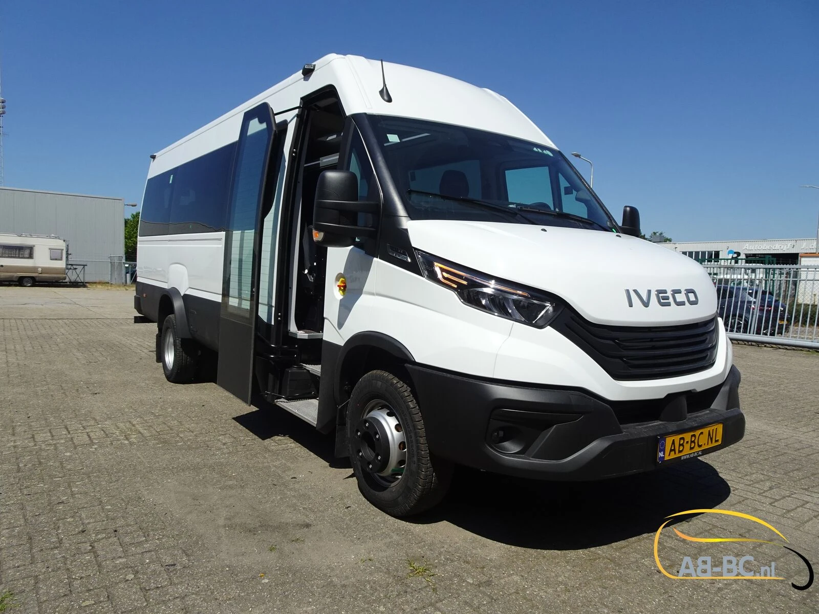 Iveco Daily - 65C18HA8 NEW Automatic 24 seats afbeelding 2