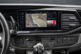 Volkswagen Transporter 2021 - T6.1 Bulli 2.0 TDI L1H1 | Virtual cockpit | Automaat | 150 PK | 3-Zits | 1e Eigenaar | LED | Camera | Carplay | PDC | Zijschuifdeur R+L | Trekhaak image 19