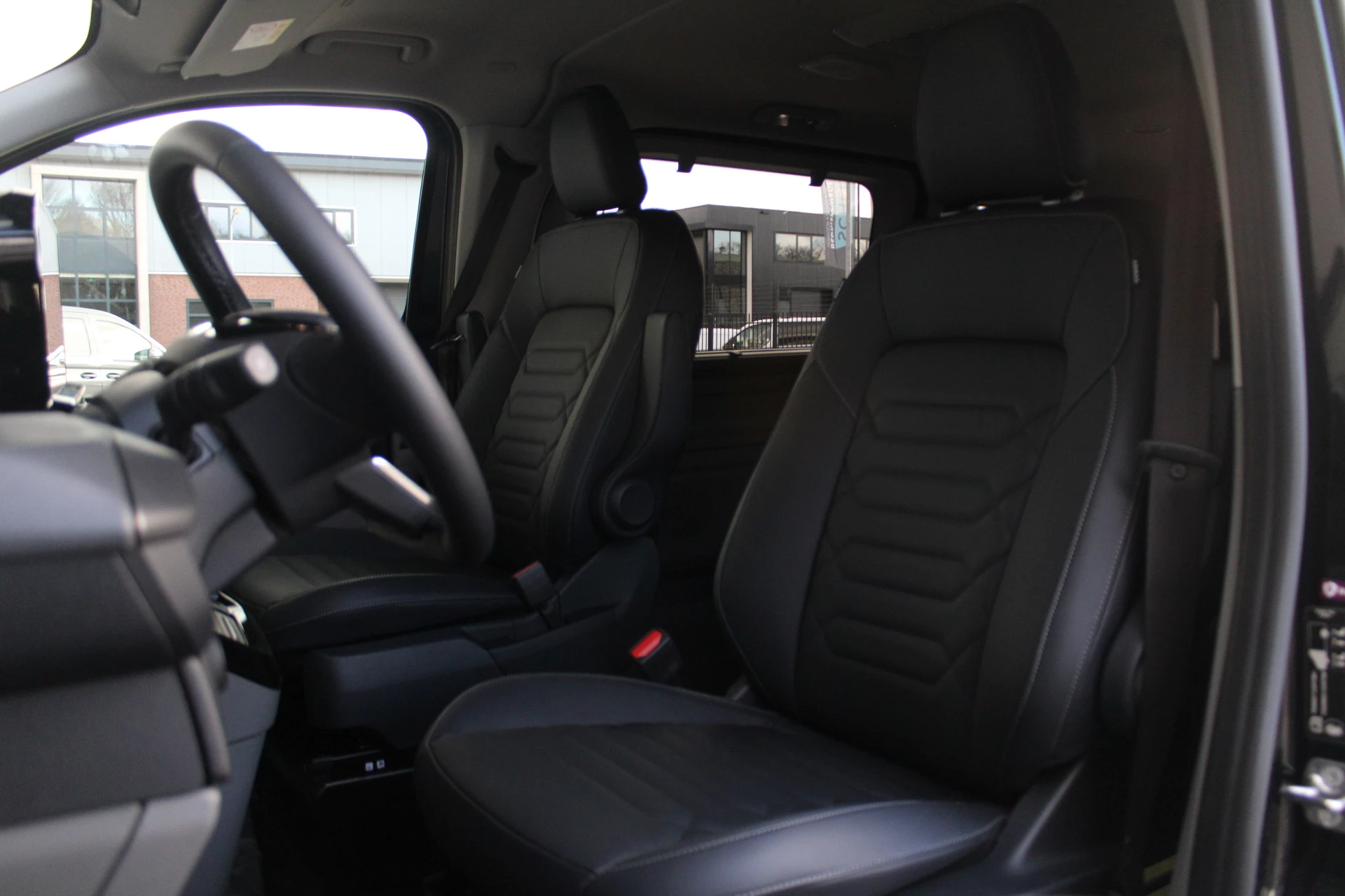 Ford Tourneo Custom 2025 - 340 2.5 PHEV L2H1 Titanium X 232pk | 2x Schuifdeur | ACC | 360 camera | Leder | Navi | Verwarmd stuurwiel | 19" LM velgen | Rijklaar obrázek 17