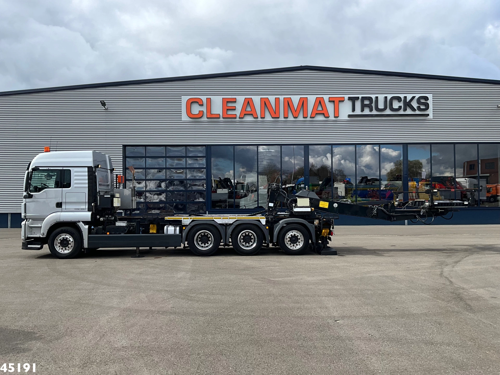 MAN TGS 2015 - 35.480 Euro 6 8x4 Deuringer Garagetransporter afbeelding 3