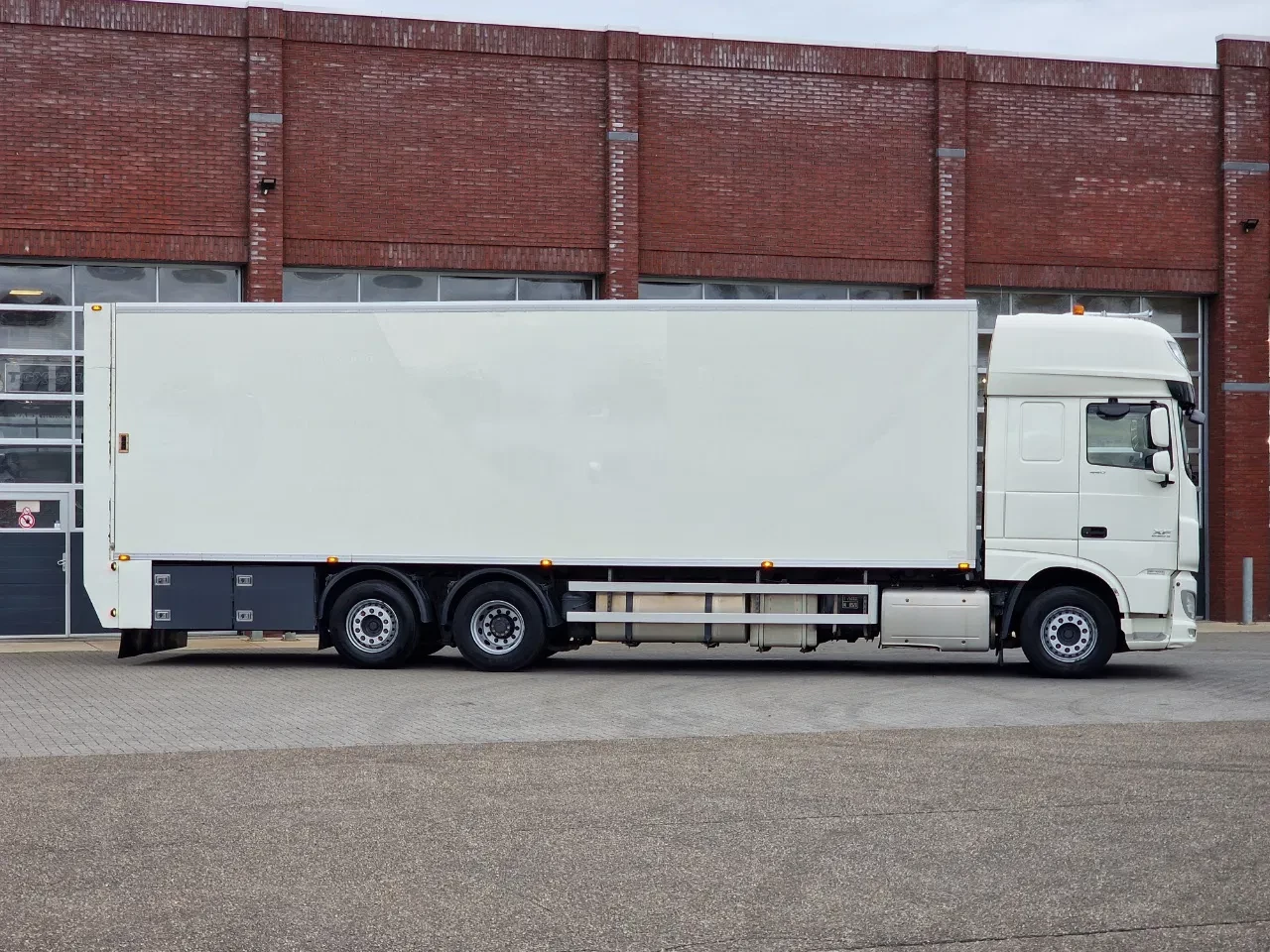 DAF XF 2017 - 440 SuperSpaceCab 6x2*4 - 2 deck Closed Livestock - 40M2 - Filtersystem Bild 11