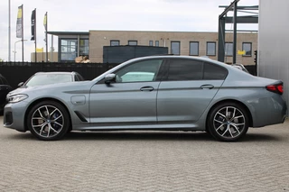 BMW 5 Series 2022 - 520e M-SPORT SCHUIFDAK LEDER MEMORY CARPLAY HEAD-UP obrazek 5