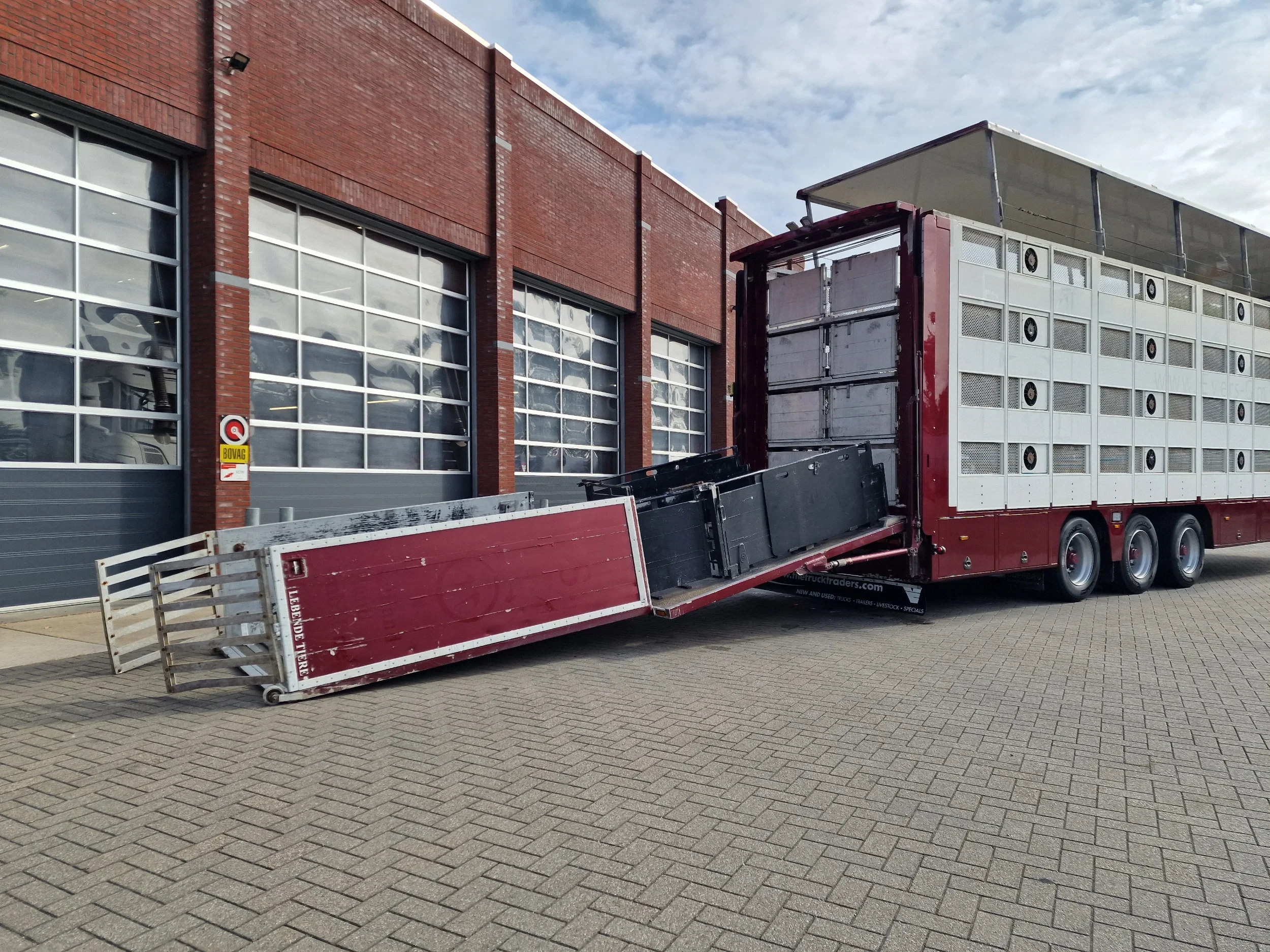 CUPPERS 2013 - 4 stock - new TUV - type 2 - lifting floors - lift / ramp afbeelding 15