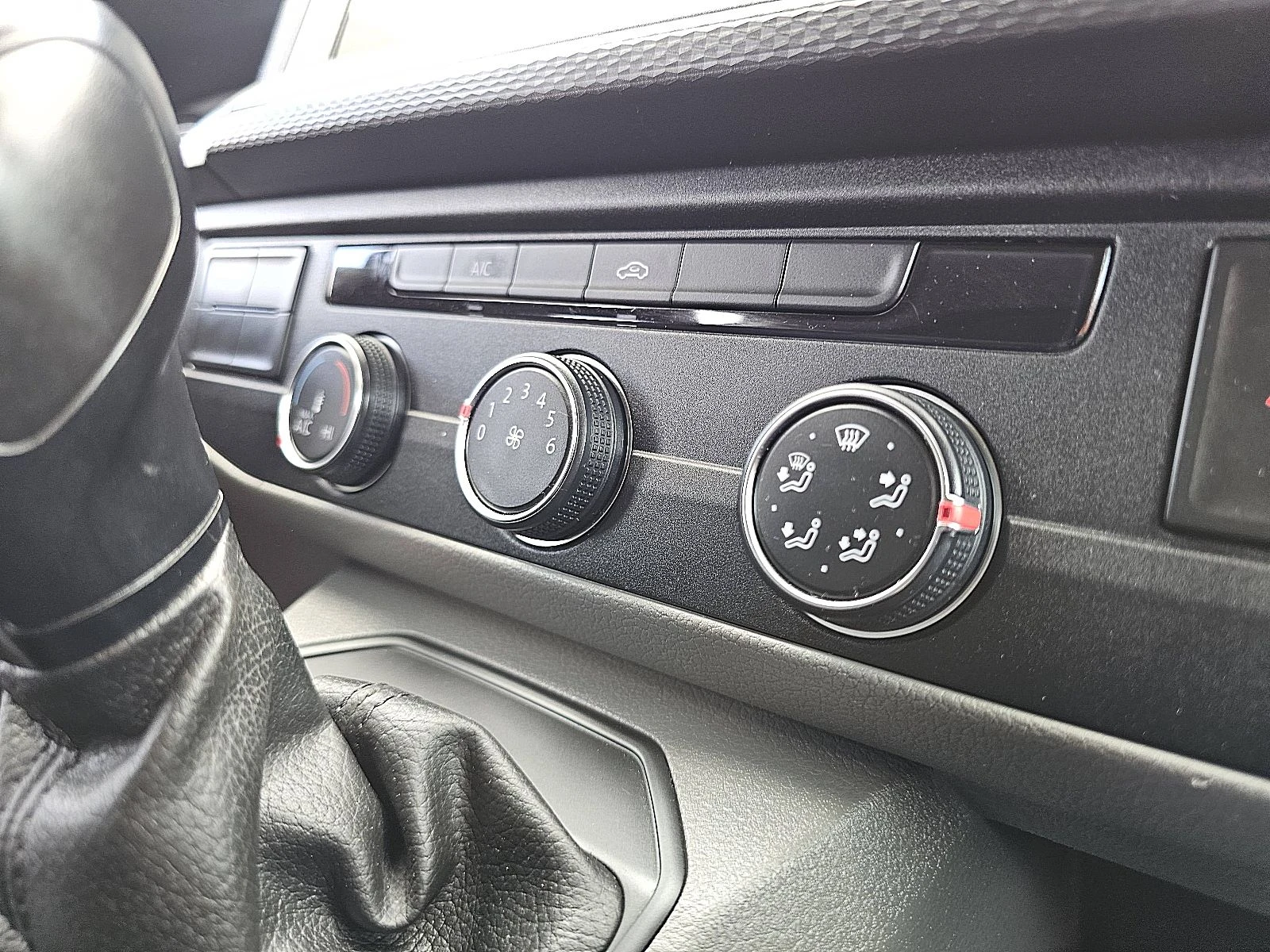 Volkswagen Transporter 2021 - 2.0 TDI image 10