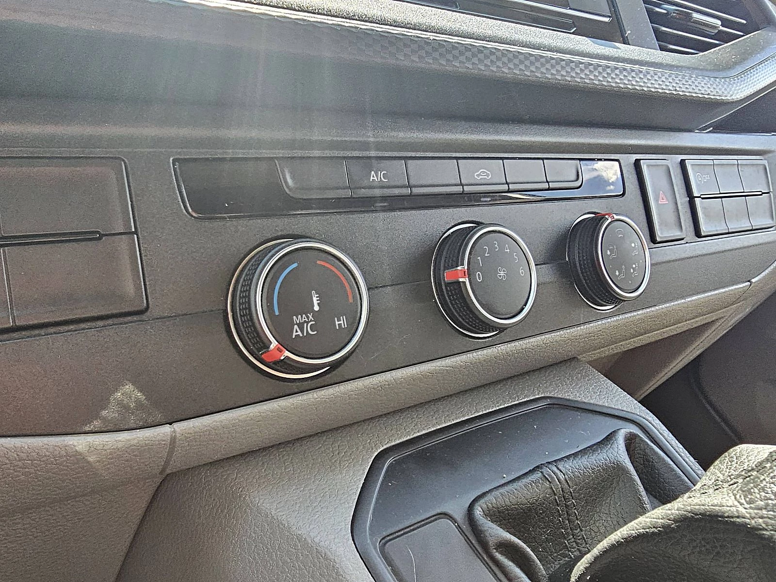 Volkswagen Transporter 2024 - 2.0 TDI imagem 9