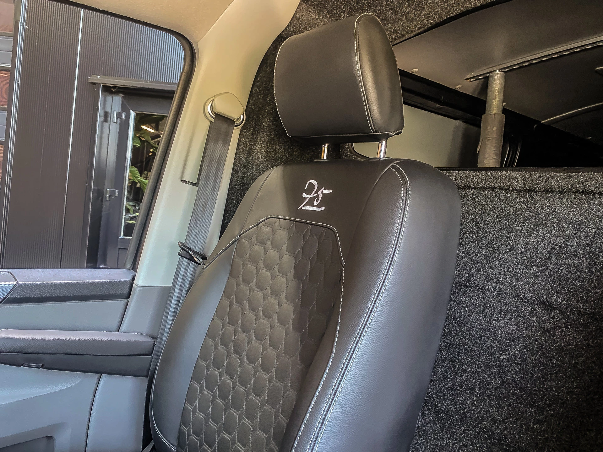 Volkswagen Transporter 2022 - 2.0 TDI 150PK DSG L2H1 Bestelwagen image 17
