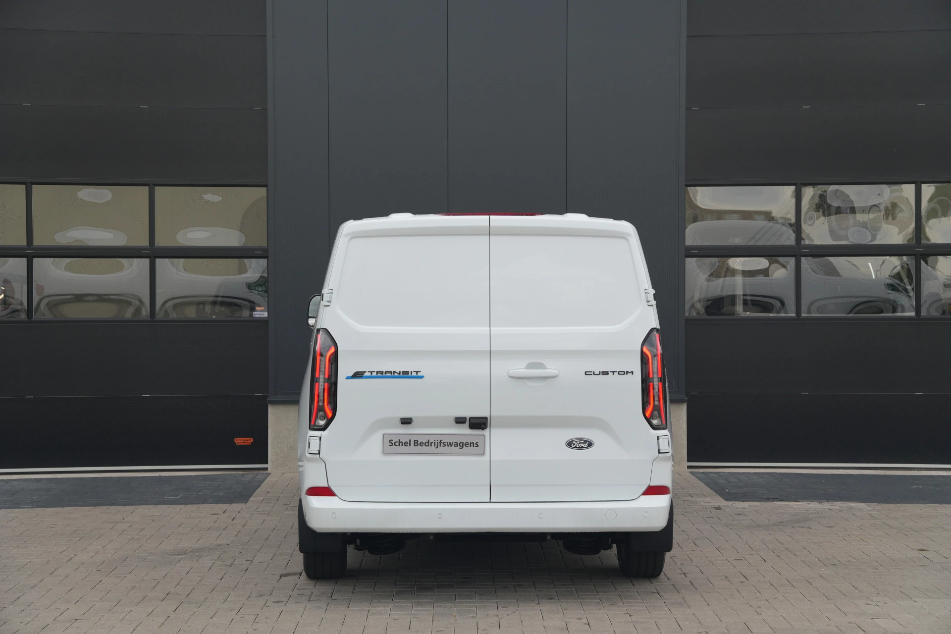 Ford E-Transit Custom 2026 - 320 L2H1 Limited 71 kWh 218pk - 2x Schuifdeur - Trekhaak - Camera - Carplay - Rijklaar obrázek 5