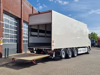 Volvo FH 2020 - 16.750 XL 8x4*4 - Carrier Supra 1150 MT - Bi Temp - Retarder - Loadlift - Bussbygg box immagine 10